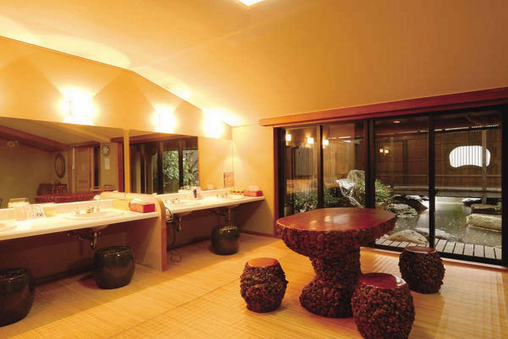 Yuraku Hotel Awara Buitenkant foto