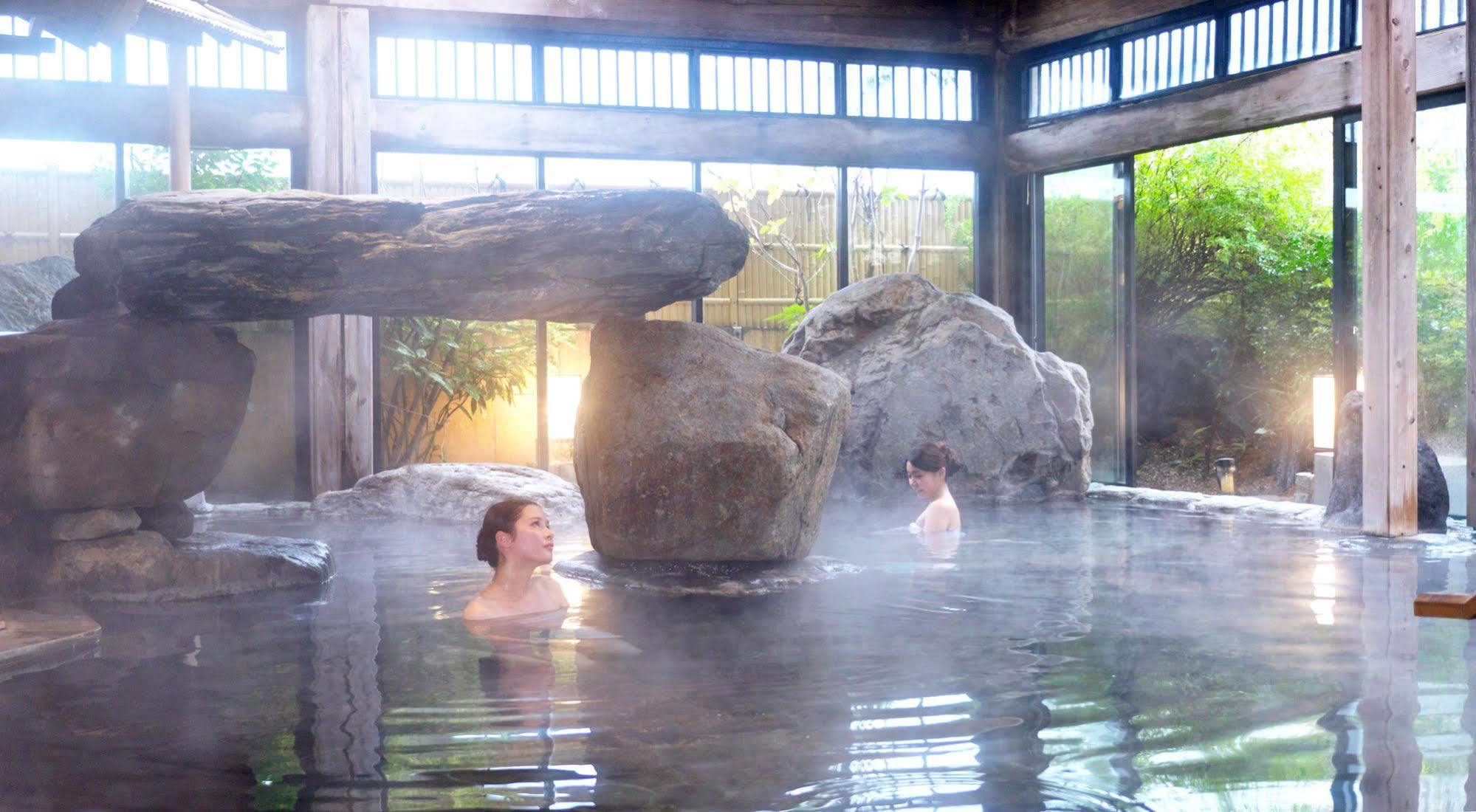 Yuraku Hotel Awara Buitenkant foto