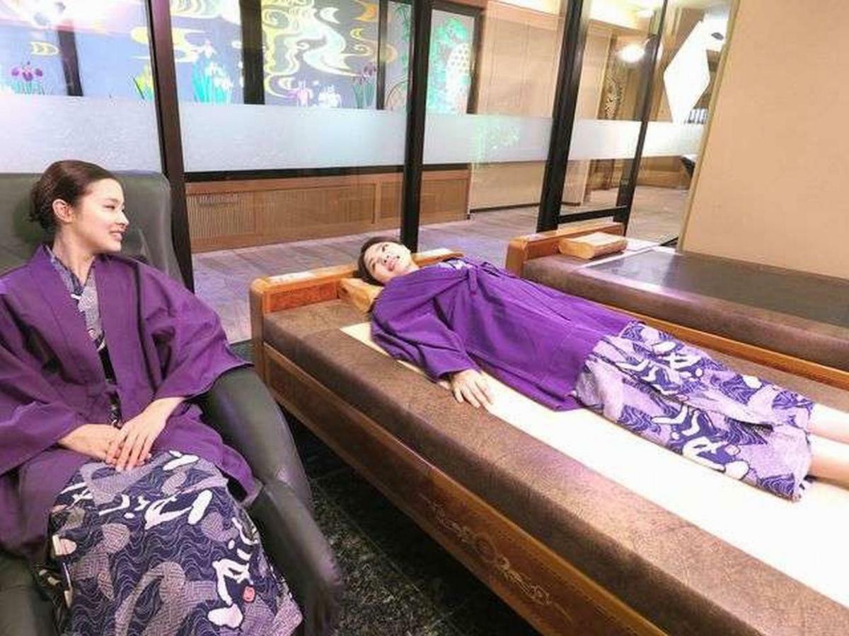 Yuraku Hotel Awara Buitenkant foto